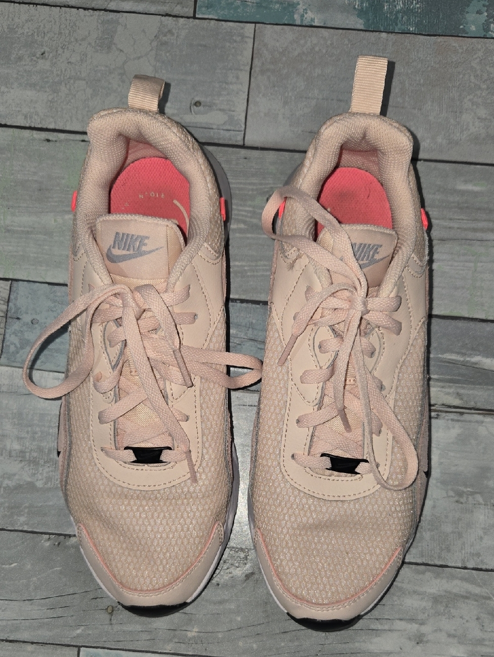 Nike Women’s Light Pink Lightweight Sneakers Size 9.5
